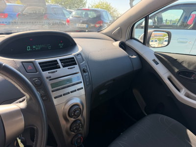 Toyota Yaris 1.0 5 porte Luxury pack (14)