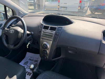 Toyota Yaris 1.0 5 porte Luxury pack (16)