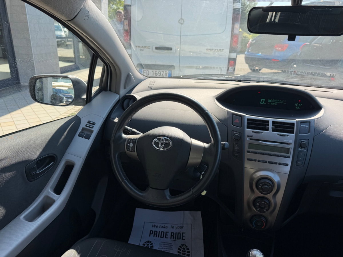 Toyota Yaris 1.0 5 porte Luxury pack (17)