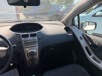 Toyota Yaris 1.0 5 porte Luxury pack (18)