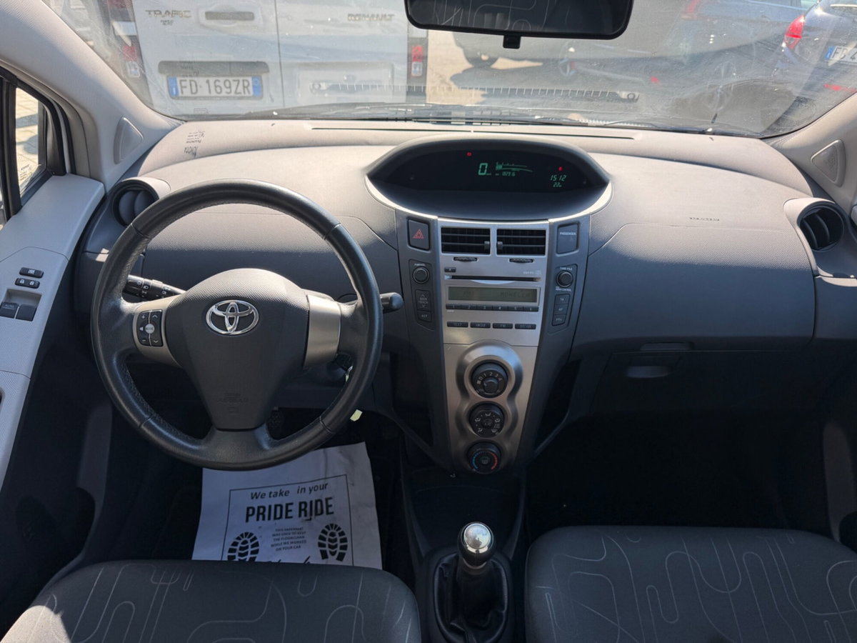 Toyota Yaris 1.0 5 porte Luxury pack (19)