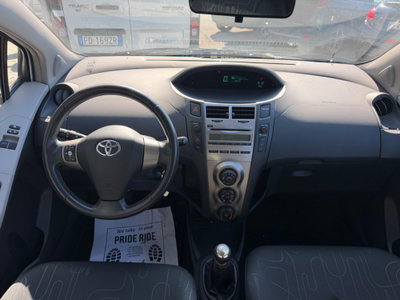 Toyota Yaris 1.0 5 porte Luxury pack (19)