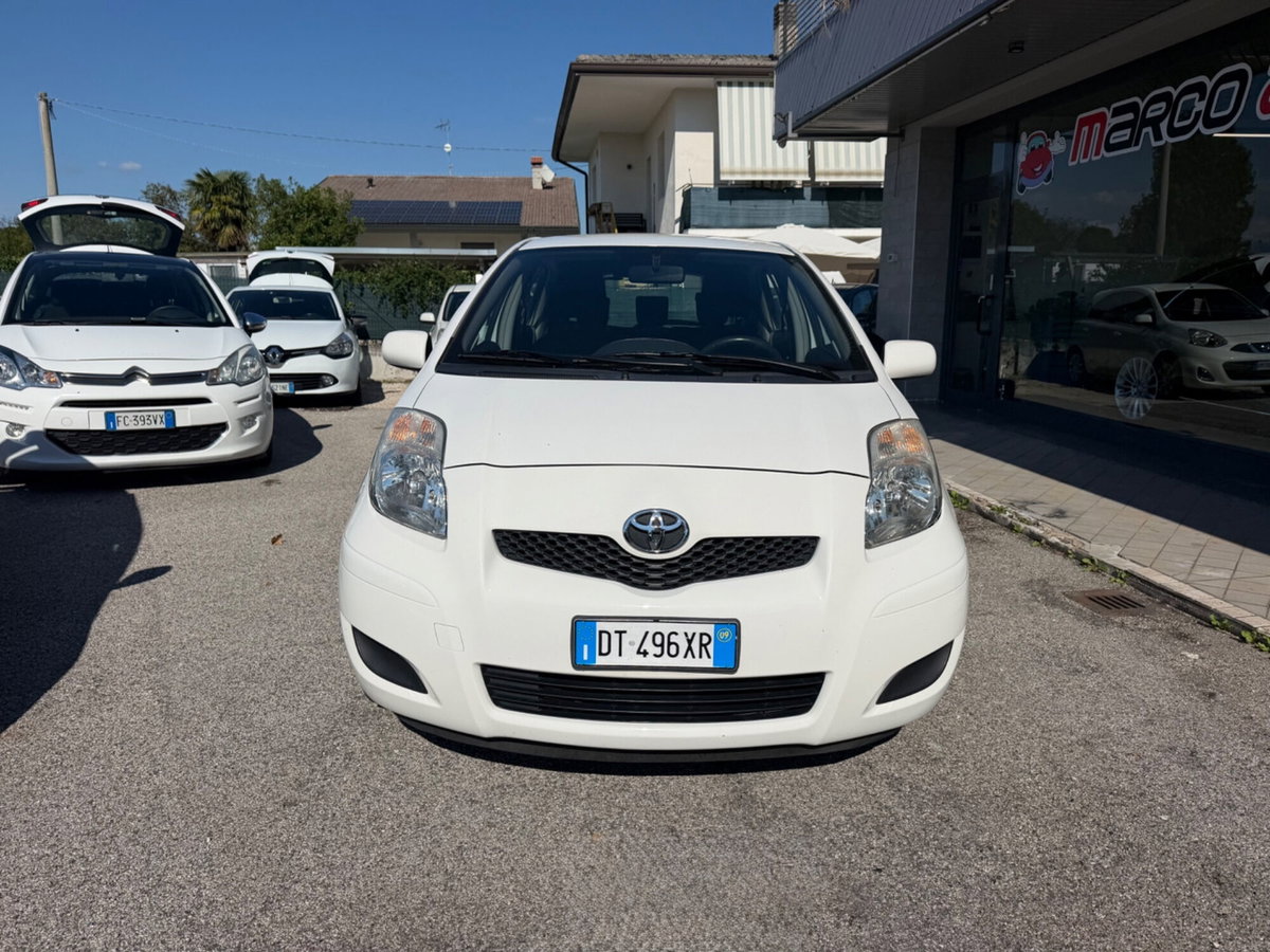 Toyota Yaris 1.0 5 porte Luxury pack (2)