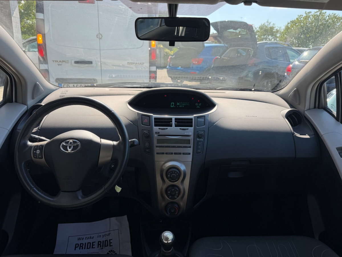 Toyota Yaris 1.0 5 porte Luxury pack (20)