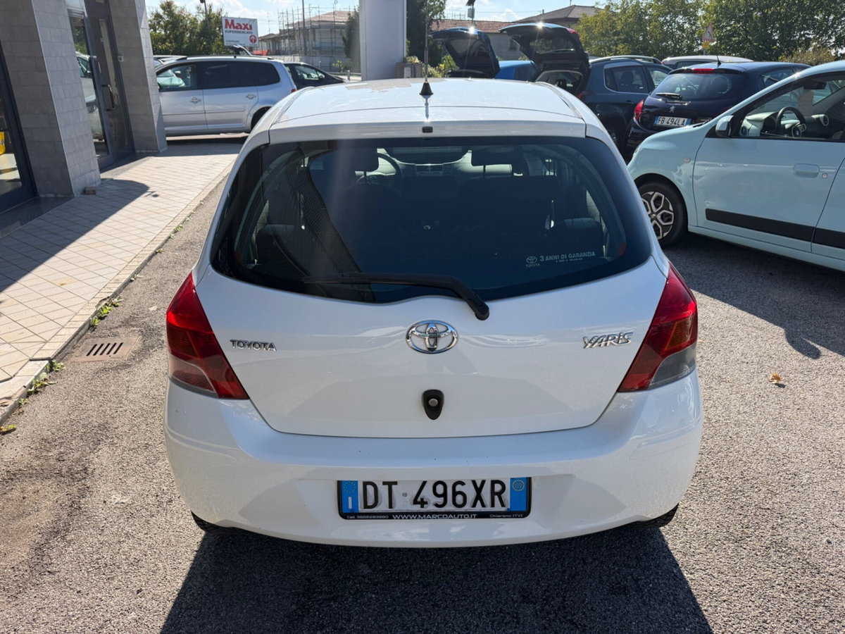 Toyota Yaris 1.0 5 porte Luxury pack (5)
