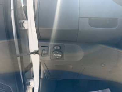 Toyota Yaris 1.0 5 porte Luxury pack (9)
