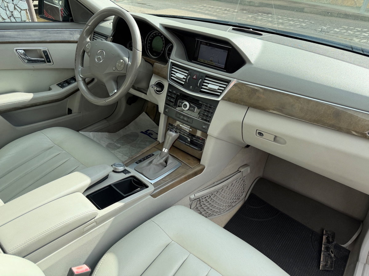Mercedes-Benz Classe E 220 CDI BlueEFFICIENCY Avantgarde AMG (10)
