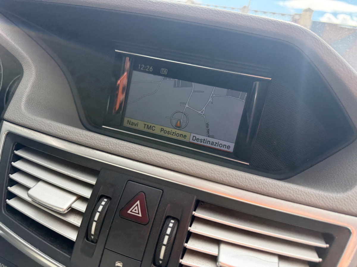 Mercedes-Benz Classe E 220 CDI BlueEFFICIENCY Avantgarde AMG (12)
