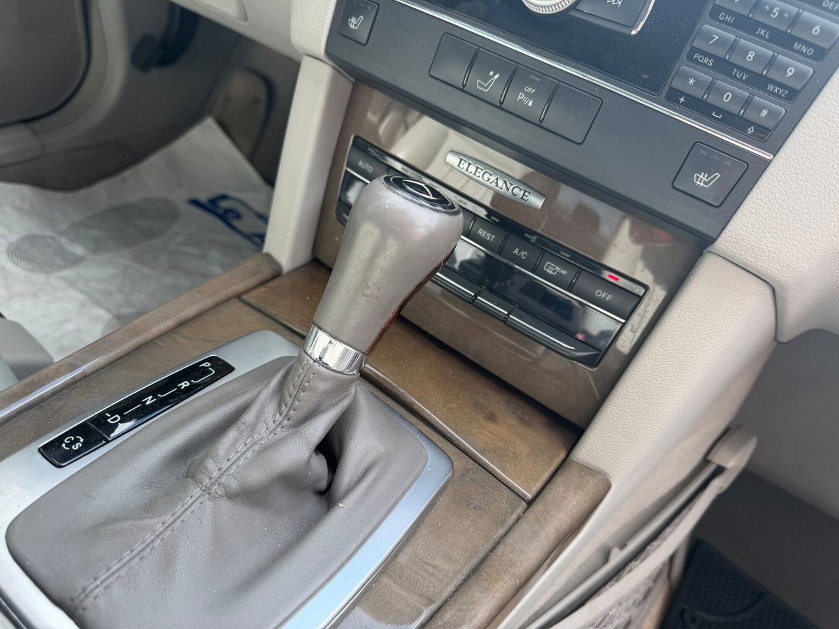 Mercedes-Benz Classe E 220 CDI BlueEFFICIENCY Avantgarde AMG (13)