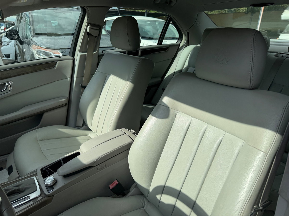 Mercedes-Benz Classe E 220 CDI BlueEFFICIENCY Avantgarde AMG (14)