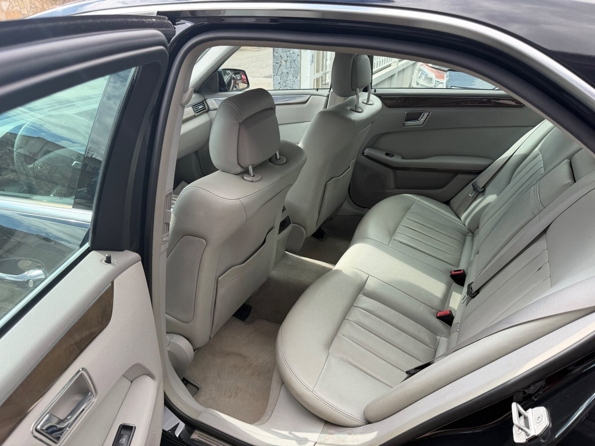 Mercedes-Benz Classe E 220 CDI BlueEFFICIENCY Avantgarde AMG (16)