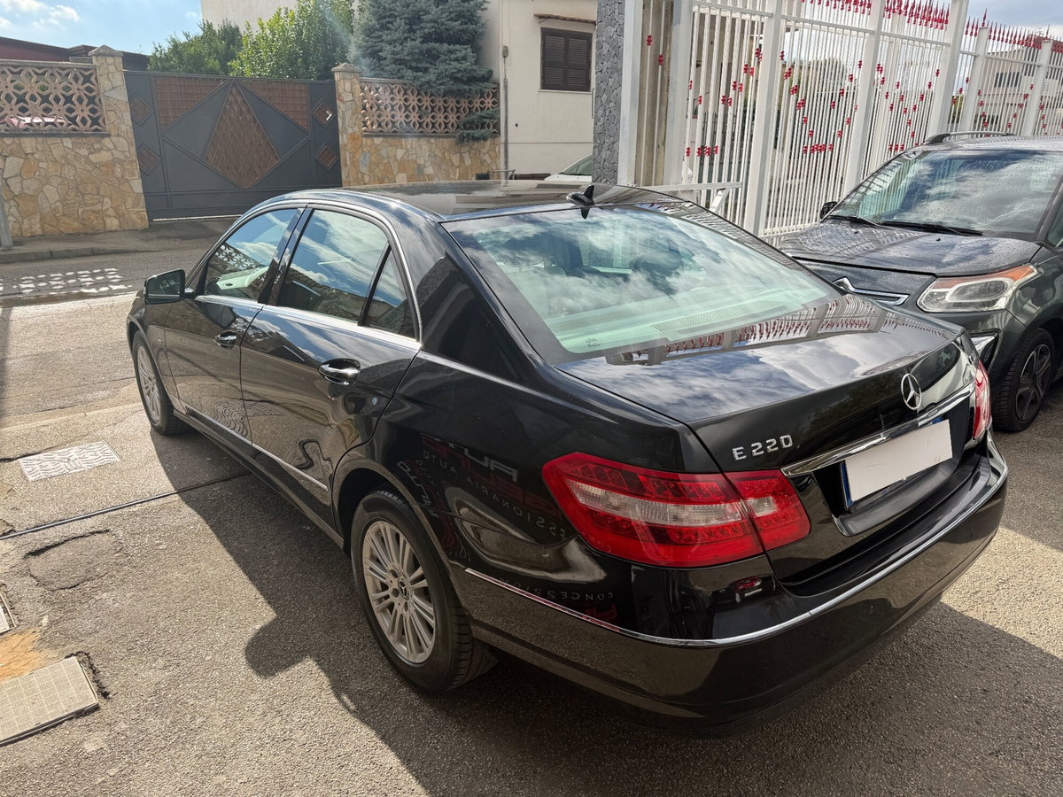 Mercedes-Benz Classe E 220 CDI BlueEFFICIENCY Avantgarde AMG (4)