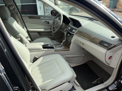 Mercedes-Benz Classe E 220 CDI BlueEFFICIENCY Avantgarde AMG (5)