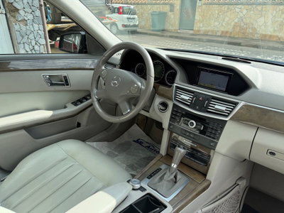Mercedes-Benz Classe E 220 CDI BlueEFFICIENCY Avantgarde AMG (9)