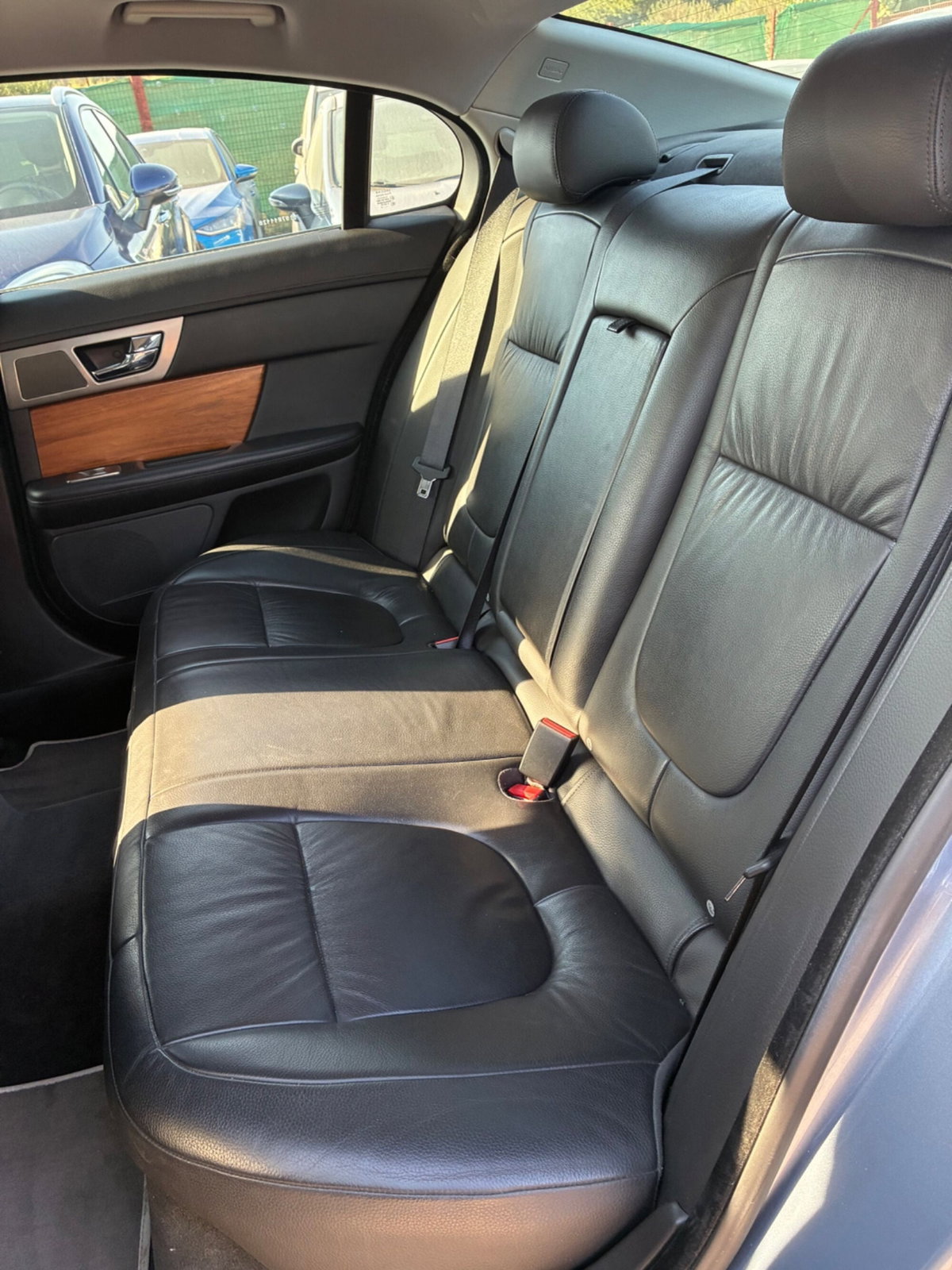 Jaguar XF 2.7D V6 Premium Luxury (12)