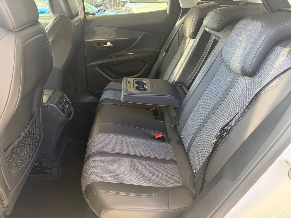 Peugeot 3008 BlueHDi 130 S&S Allure (12)