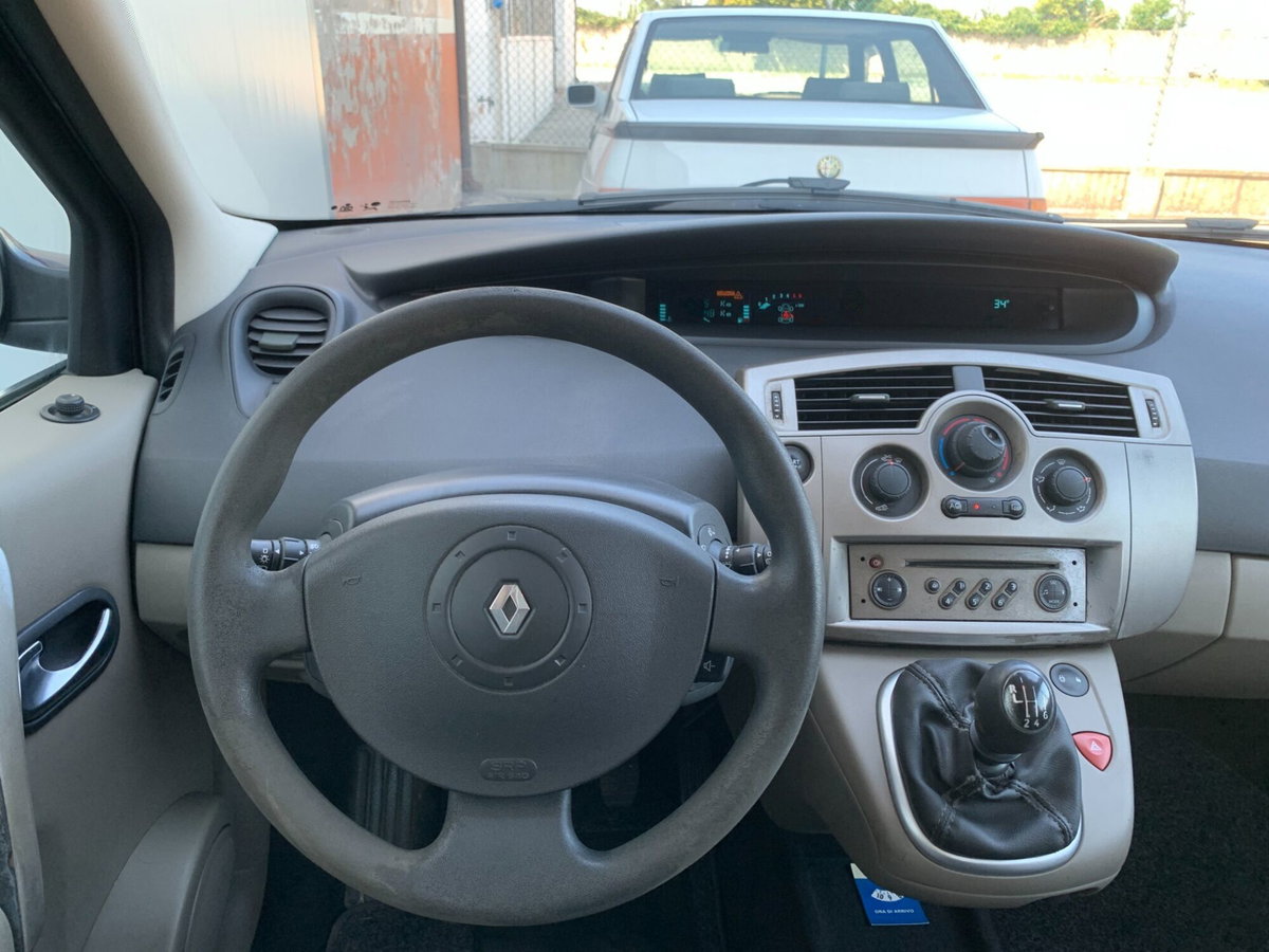 Renault Scenic E-Tech Electric 1.5 dCi/105CV Confort (11)