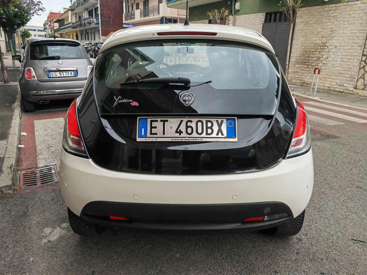 Lancia Ypsilon 0.9 TwinAir 85 CV 5 porte Metano Ecochic Gold (10)