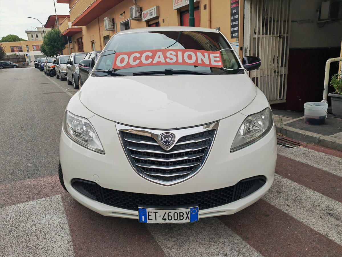 Lancia Ypsilon 0.9 TwinAir 85 CV 5 porte Metano Ecochic Gold (2)