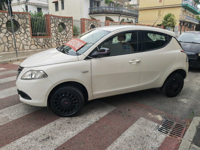 Lancia Ypsilon 0.9 TwinAir 85 CV 5 porte Metano Ecochic Gold (4)
