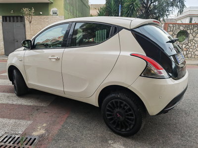 Lancia Ypsilon 0.9 TwinAir 85 CV 5 porte Metano Ecochic Gold (6)