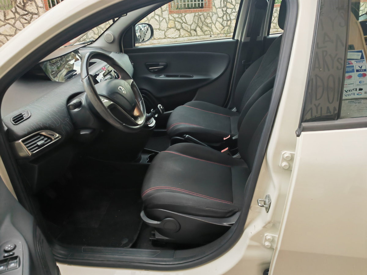 Lancia Ypsilon 0.9 TwinAir 85 CV 5 porte Metano Ecochic Gold (7)