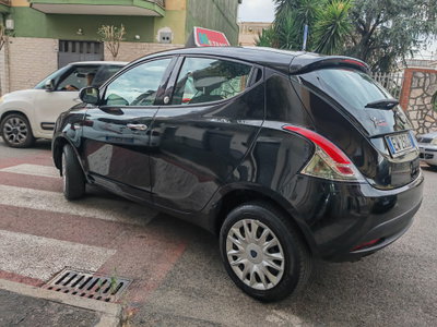 Lancia Ypsilon 0.9 TwinAir 85 CV 5 porte Metano Ecochic Gold (4)