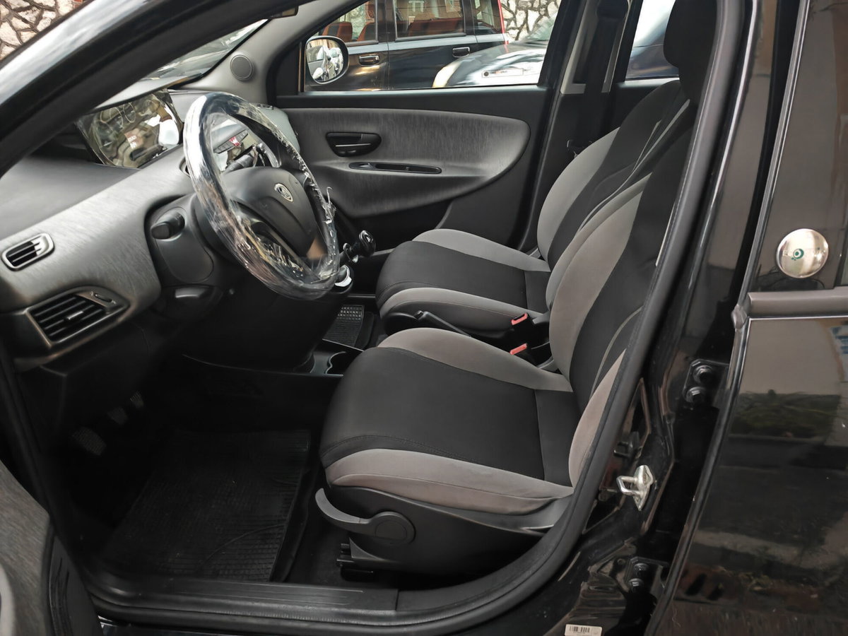 Lancia Ypsilon 0.9 TwinAir 85 CV 5 porte Metano Ecochic Gold (6)