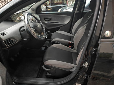 Lancia Ypsilon 0.9 TwinAir 85 CV 5 porte Metano Ecochic Gold (6)