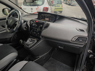 Lancia Ypsilon 0.9 TwinAir 85 CV 5 porte Metano Ecochic Gold (8)