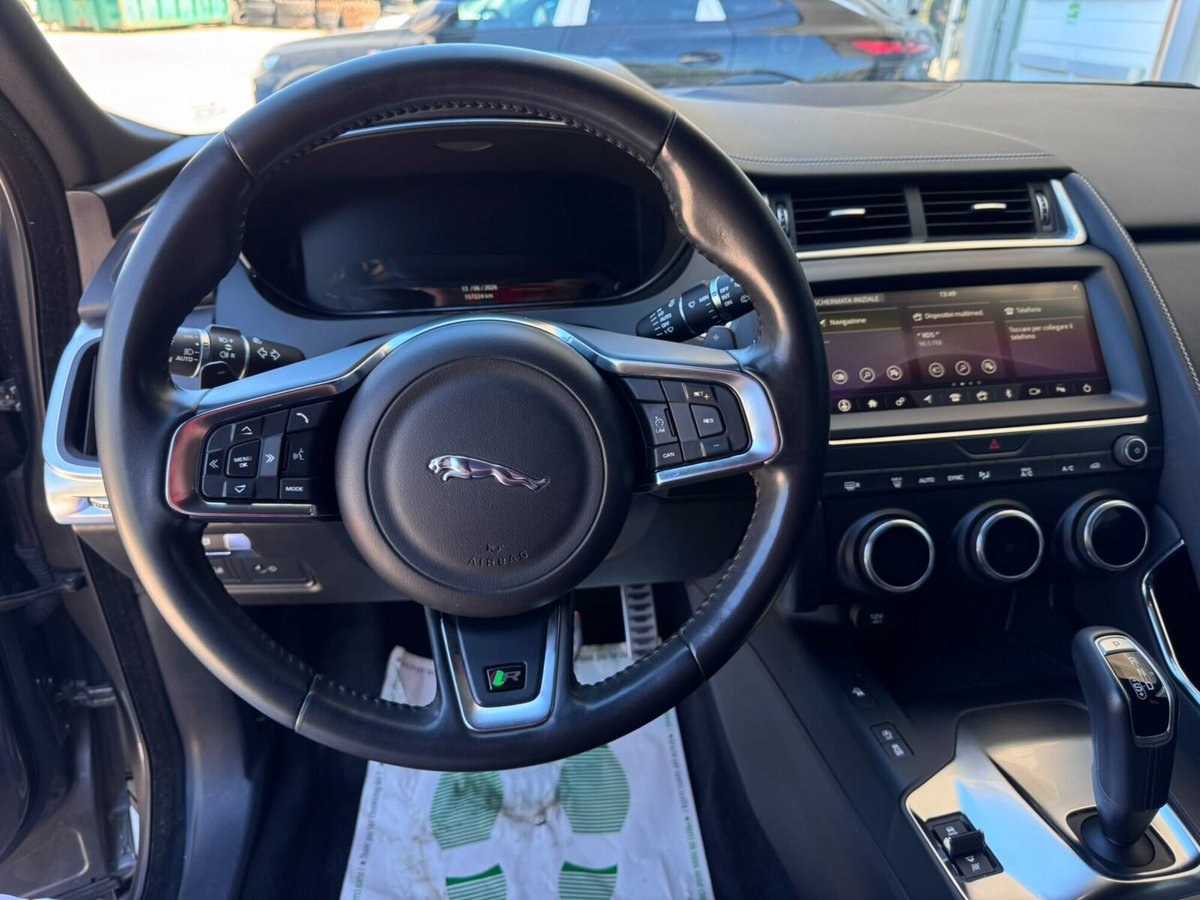 Jaguar E-Pace 2.0D 150 CV AWD R-Dynamic S (11)