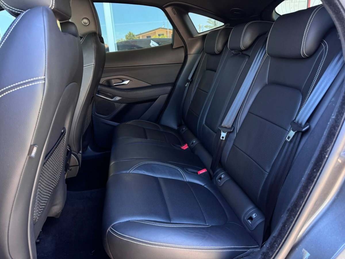 Jaguar E-Pace 2.0D 150 CV AWD R-Dynamic S (14)