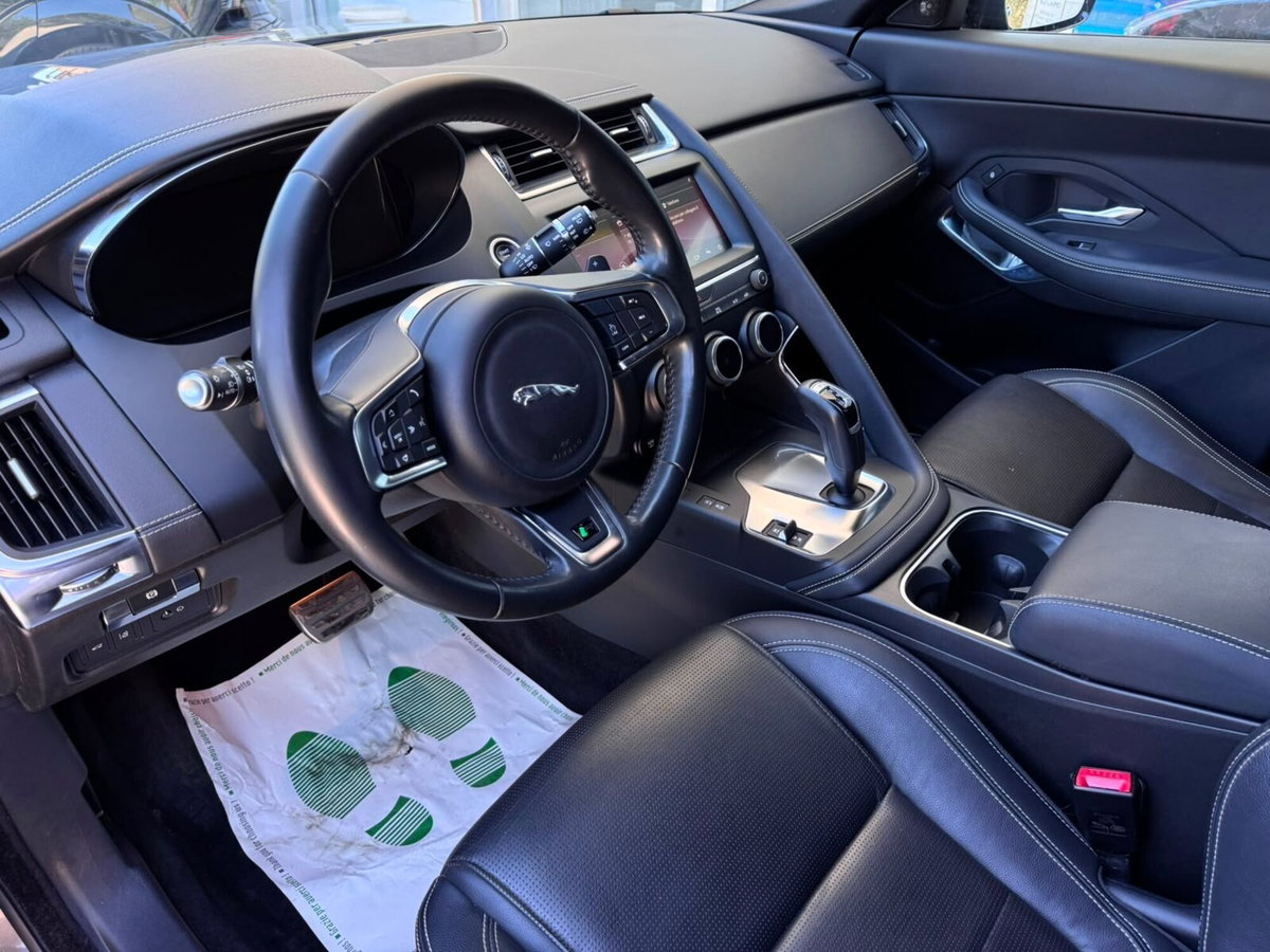 Jaguar E-Pace 2.0D 150 CV AWD R-Dynamic S (8)