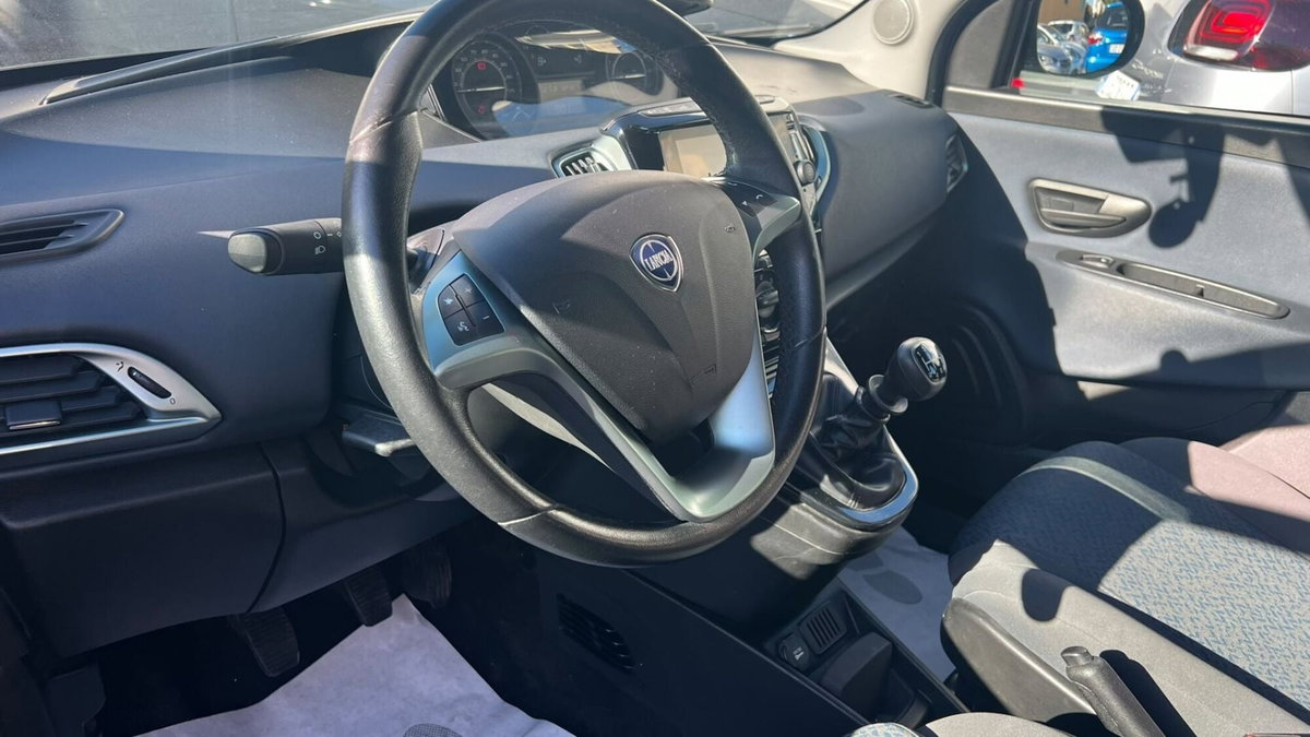 Lancia Ypsilon 1.0 FireFly 5 porte S&S Hybrid Gold Plus (12)
