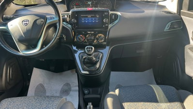 Lancia Ypsilon 1.0 FireFly 5 porte S&S Hybrid Gold Plus (13)
