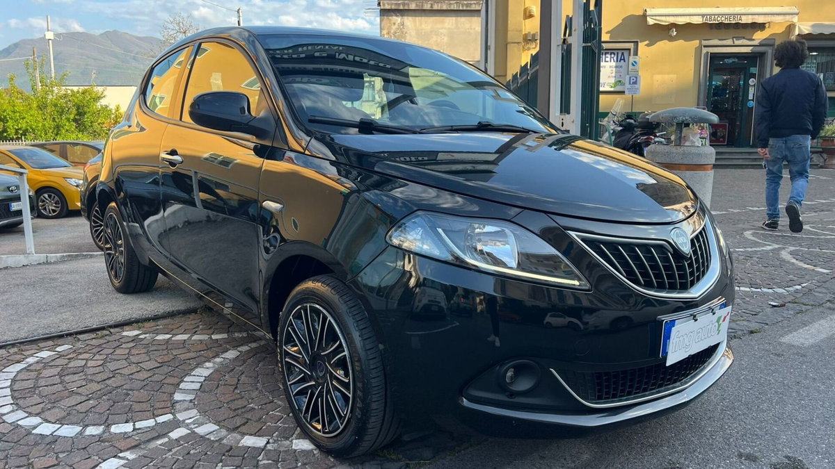 Lancia Ypsilon 1.0 FireFly 5 porte S&S Hybrid Gold Plus (3)