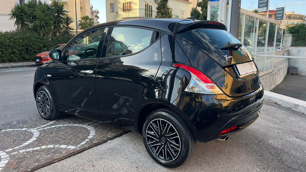 Lancia Ypsilon 1.0 FireFly 5 porte S&S Hybrid Gold Plus (6)