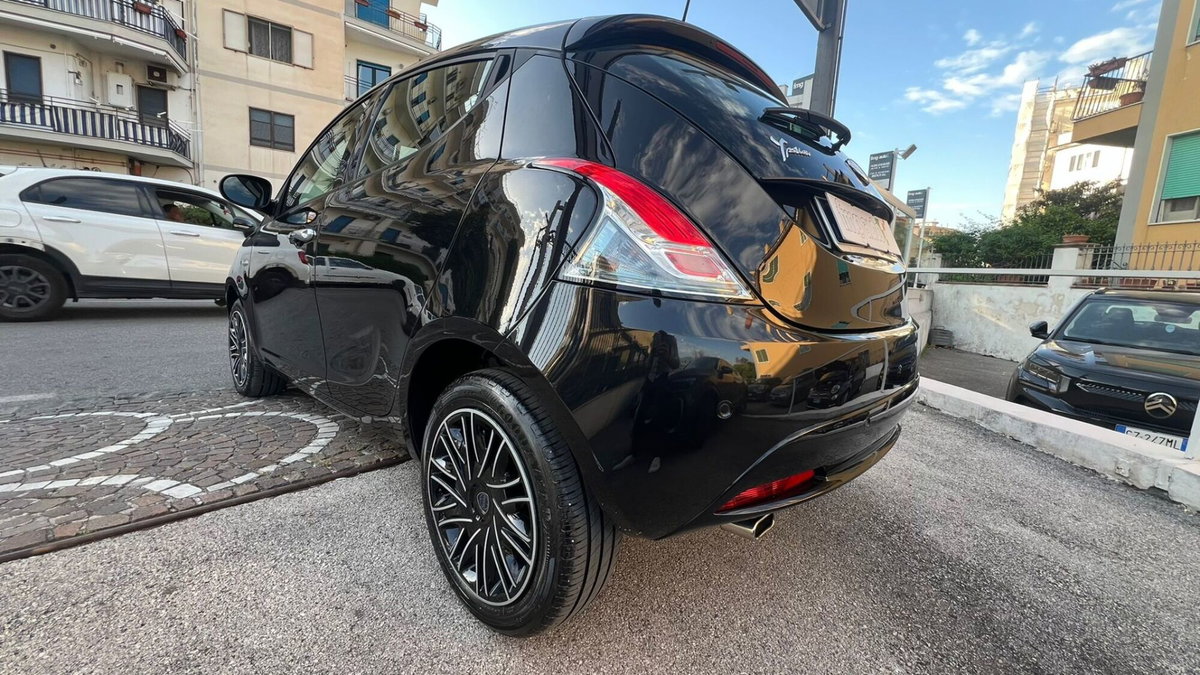 Lancia Ypsilon 1.0 FireFly 5 porte S&S Hybrid Gold Plus (7)