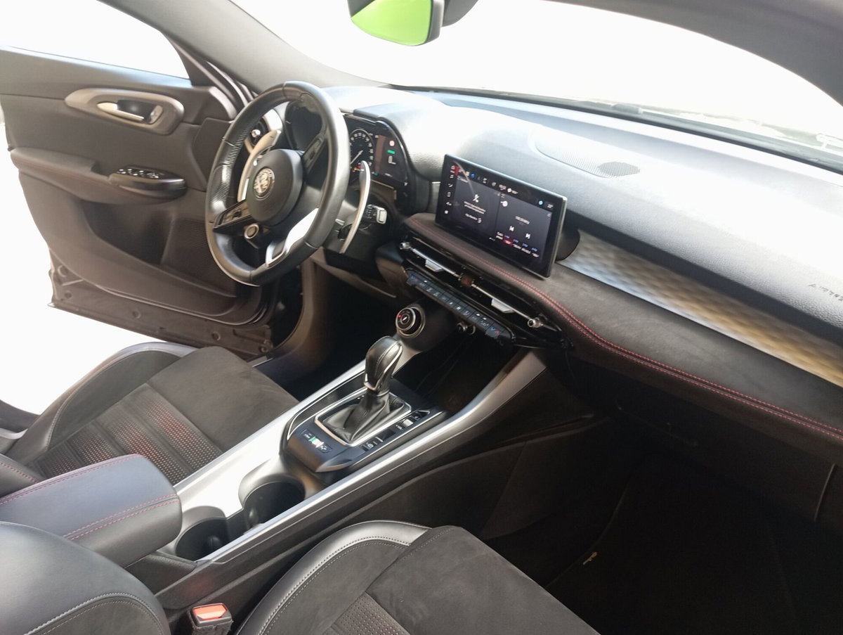 Alfa Romeo Tonale 1.3 phev Veloce Q4 280cv at6 (16)