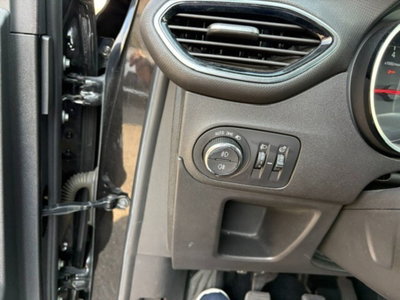 Opel Crossland X 1.2 12V Design Line (14)