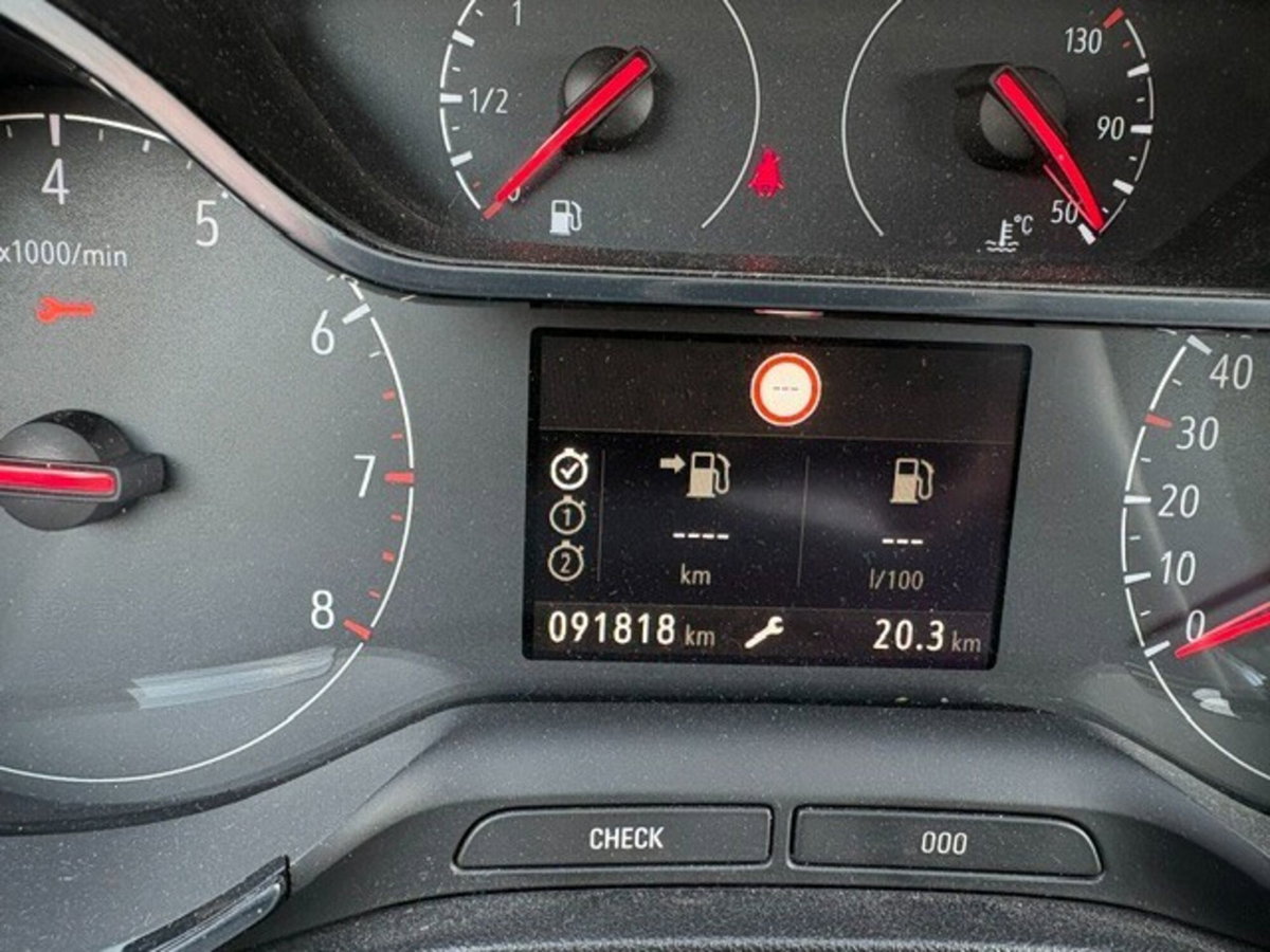 Opel Crossland X 1.2 12V Design Line (4)