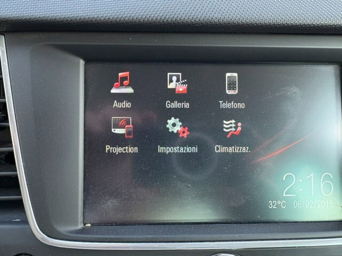 Opel Crossland X 1.2 12V Design Line (8)