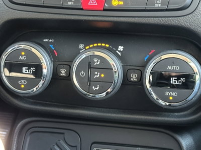 Jeep Renegade 1.6 Mjt 120 CV Limited (19)
