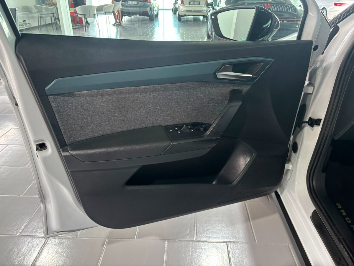 SEAT Arona 1.0 ecotsi Xperience 95cv (9)