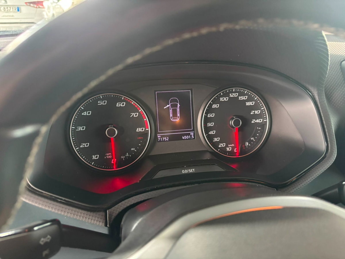 SEAT Arona 1.0 ecotsi Xperience 95cv (13)