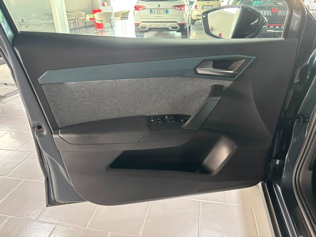 SEAT Arona 1.0 ecotsi Xperience 95cv (9)