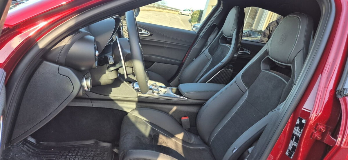 Alfa Romeo Giulia 2.9 V6 Quadrifoglio 520cv auto (10)