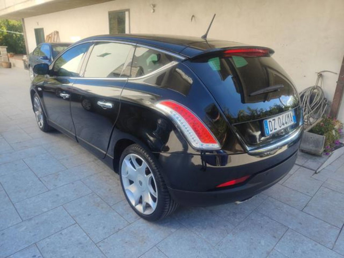 Lancia Delta 1.4 T-Jet 120 CV Argento Ecochic GPL (3)