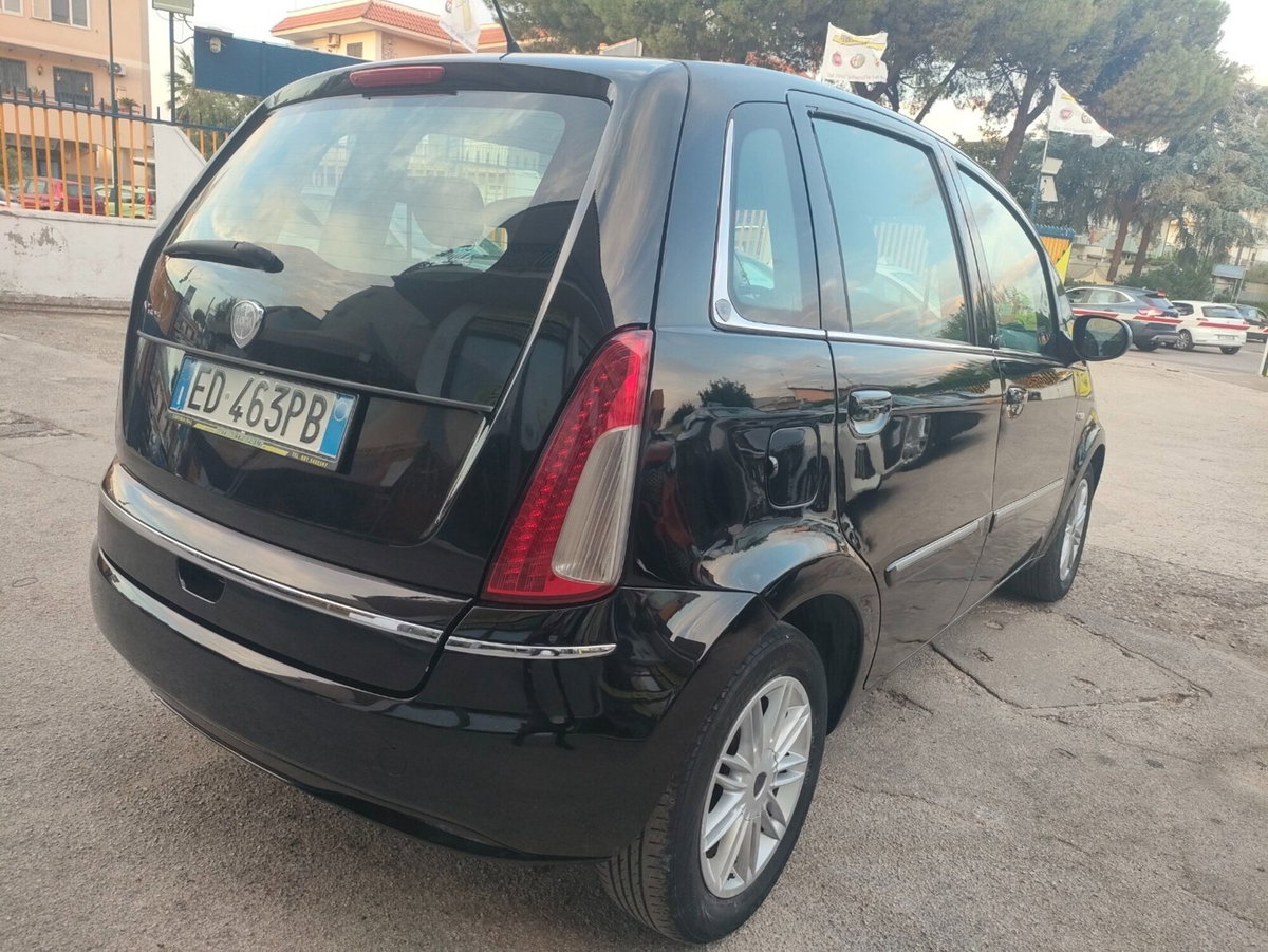 Lancia Musa 1.3 Mjt 95 CV DFN Gold (4)