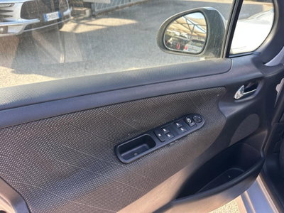 Peugeot 207 HDi 90CV 5p. XS (12)